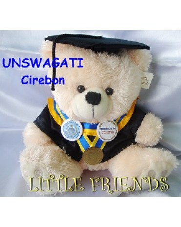 Boneka Wisuda Universitas Swadaya Gunung Djati - Bahasa Inggris (30 cm)